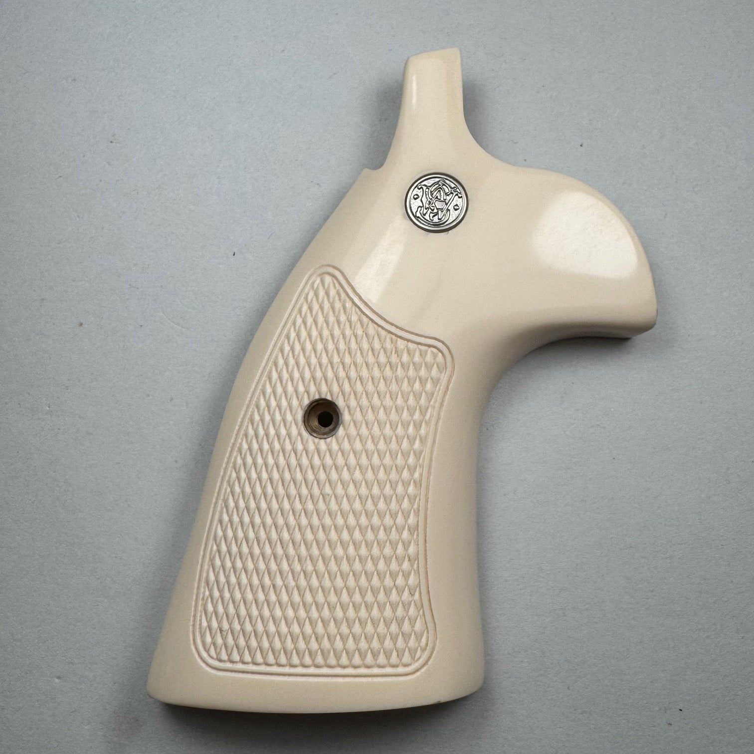 S&W K Frame Round Butt Oversized Checkered Conversion Simulated Ivory Pistol Grips (Medallions Extra)