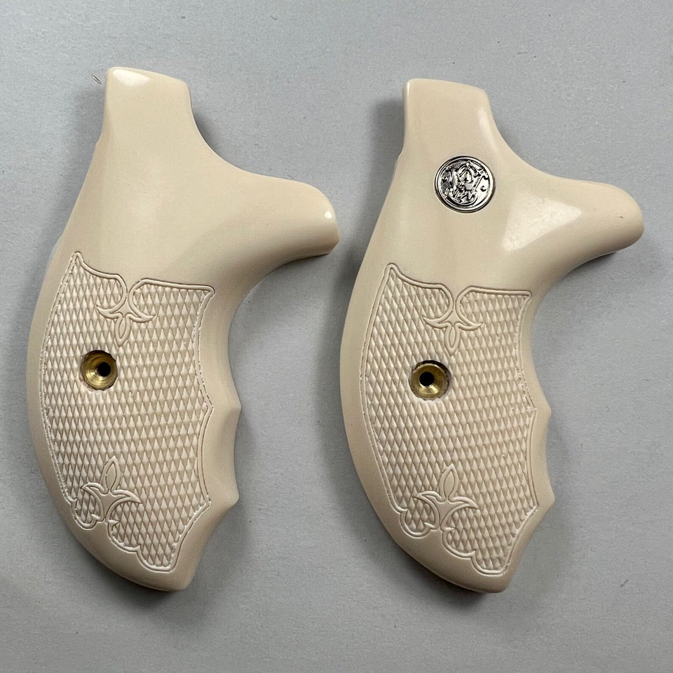 S&W J Frame Round Combat Checkered Simulated Ivory Pistol Grips